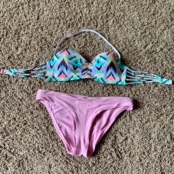 ✨Xhilaration Aztec Print Swimsuit Top Size L - Picture 2 of 4